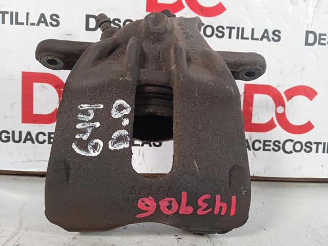 Suporte do freio dianteiro direito 41001AX601 NISSAN