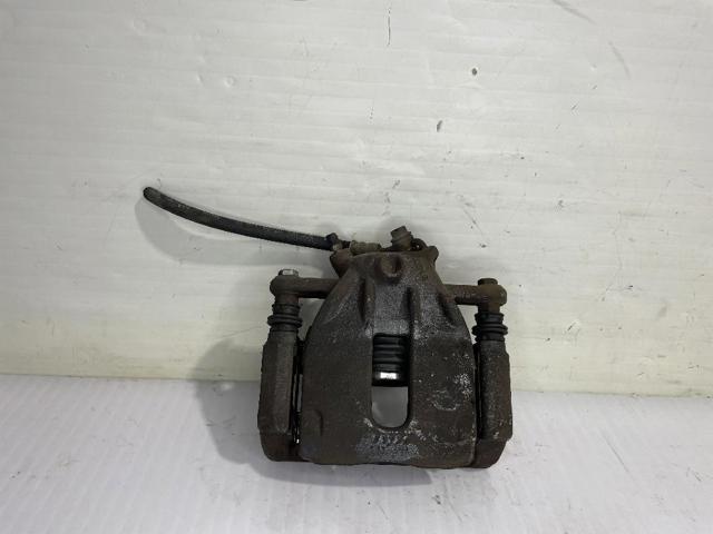Suporte do freio dianteiro direito 41001AX601 NISSAN