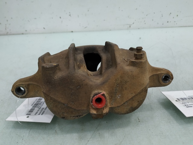 Suporte do freio dianteiro esquerdo 410107F000 NISSAN