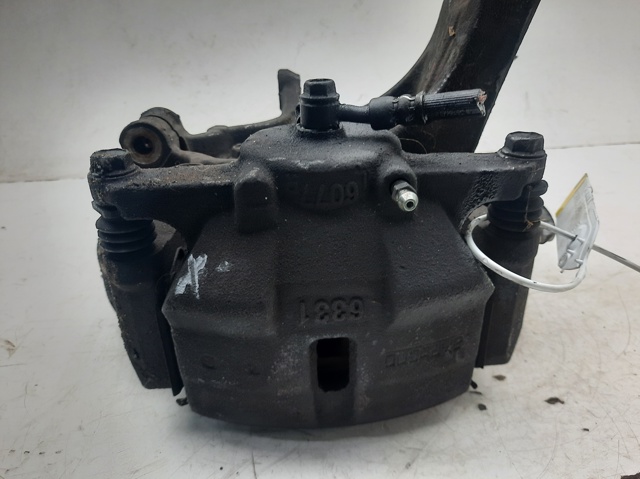 Suporte do freio dianteiro esquerdo 410114BA0A NISSAN