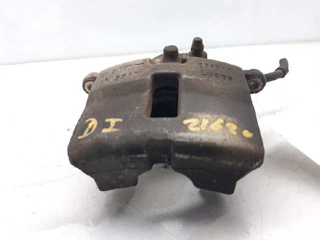 Suporte do freio dianteiro esquerdo 410114U10A NISSAN