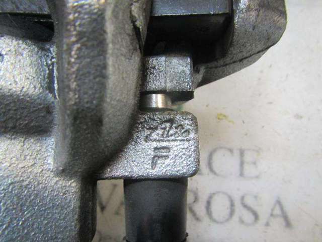 Suporte do freio dianteiro esquerdo 410116639R RENAULT