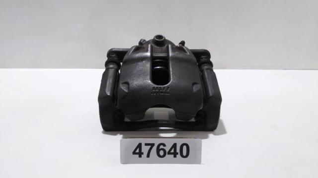 Suporte do freio dianteiro esquerdo 41011AX60A NISSAN
