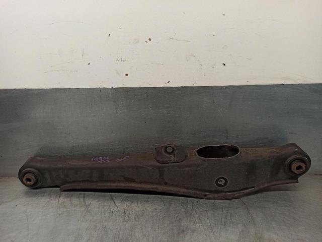 Braço oscilante inferior esquerdo de suspensão traseira/direita 4113A011 MITSUBISHI