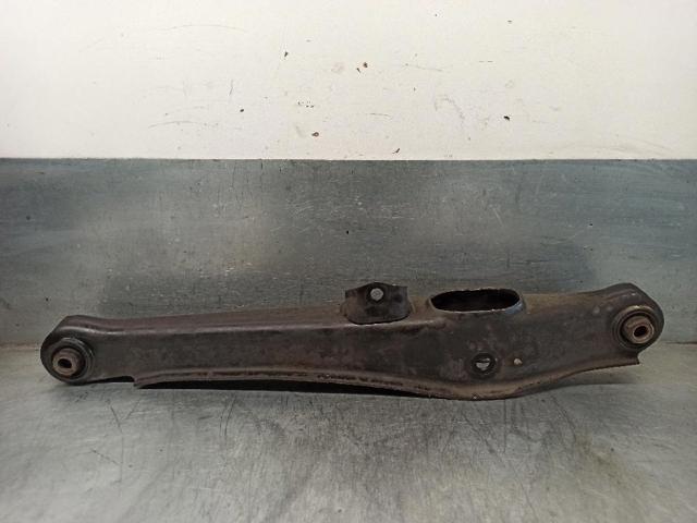 Braço oscilante inferior esquerdo de suspensão traseira/direita 4113A011 MITSUBISHI
