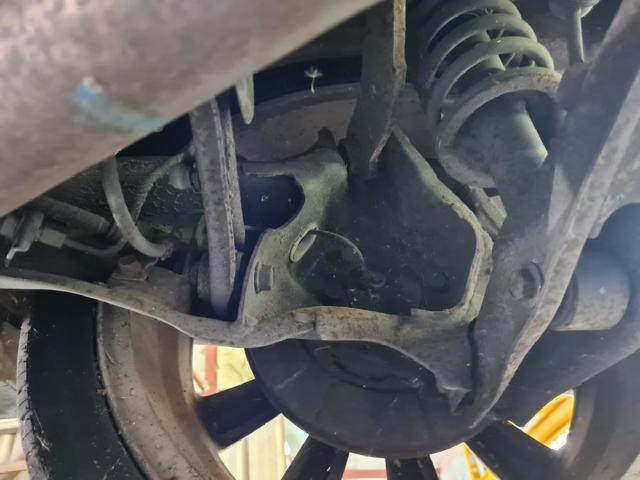 Braço oscilante (tração) longitudinal inferior direito de suspensão traseira 4125A014 MITSUBISHI