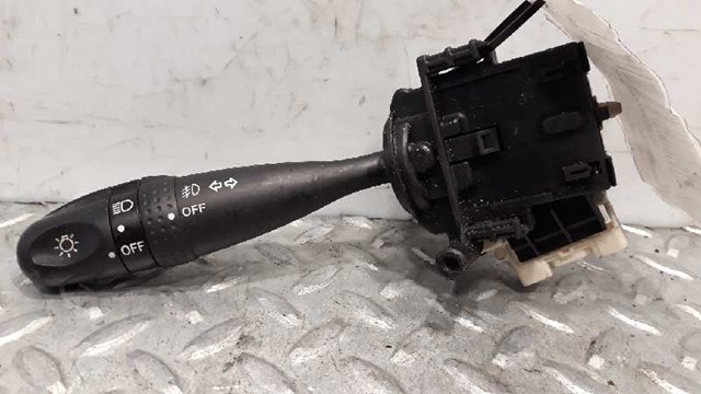 Comutador esquerdo instalado na coluna da direção 42010173682 TOYOTA