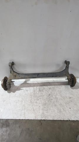 Viga de suspensão traseira (plataforma veicular) 421100F010 TOYOTA