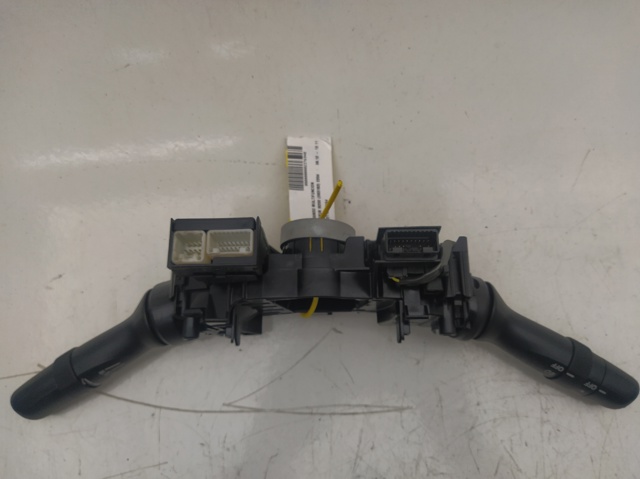 Comutador esquerdo instalado na coluna da direção 4211017F154 TOYOTA