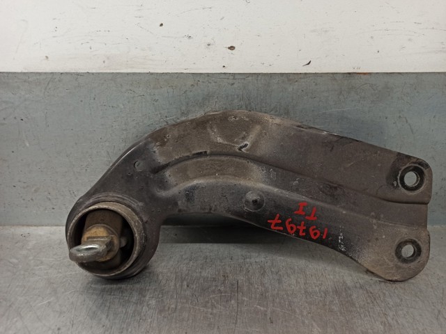 Braço oscilante (tração) longitudinal inferior esquerdo de suspensão traseira 423040 OPEL