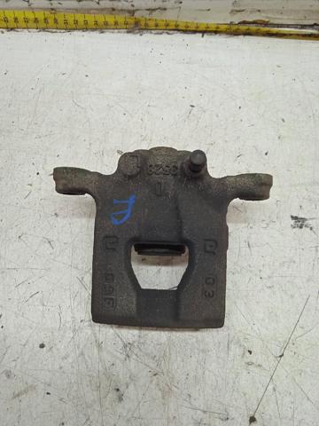 Suporte do freio traseiro direito 440011KD0A NISSAN