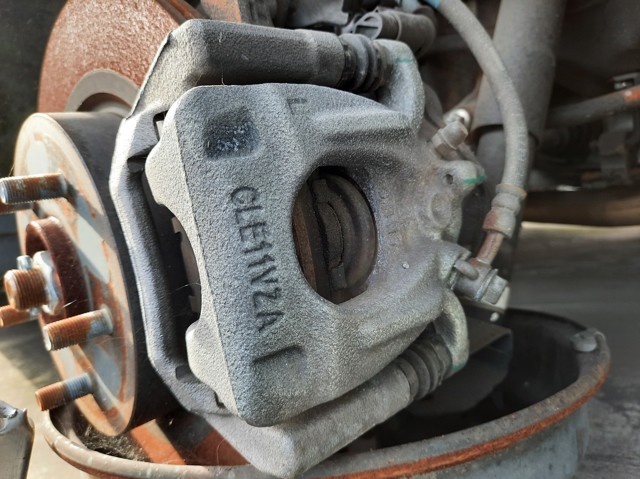 Suporte do freio traseiro esquerdo 440114CA0B NISSAN