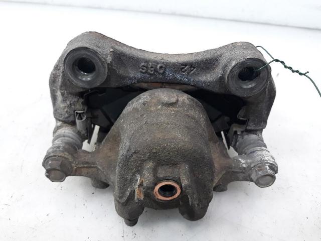 Suporte do freio traseiro esquerdo 44011VB200 NISSAN