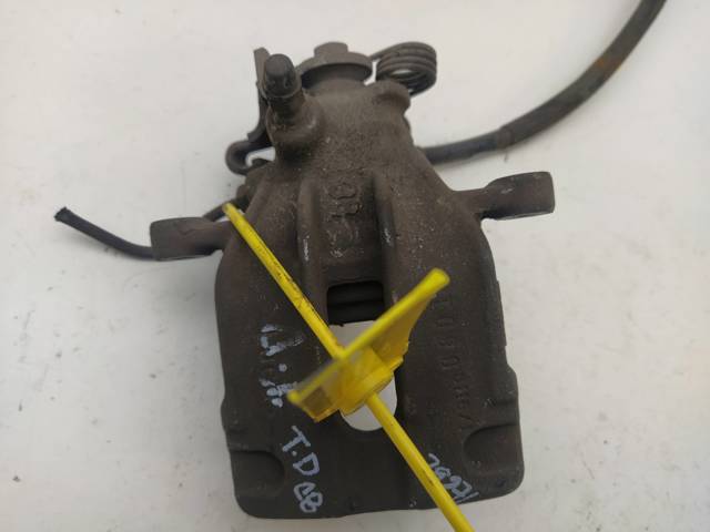 Suporte do freio traseiro direito 4401C9 PEUGEOT
