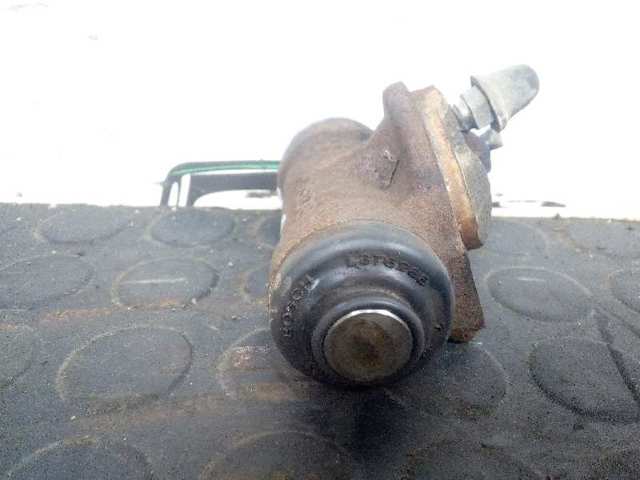 Cilindro traseiro do freio de rodas de trabalho 4402C5 PEUGEOT