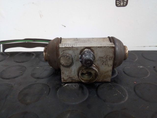 Cilindro traseiro do freio de rodas de trabalho 4402C8 PEUGEOT