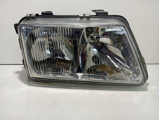 Luz direita 4411126R VAG
