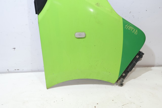 Pára-lama dianteiro direito 4422310 OPEL