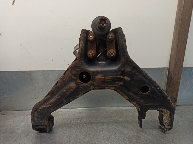 Braço oscilante inferior esquerdo de suspensão dianteira 4450105005 SSANG YONG