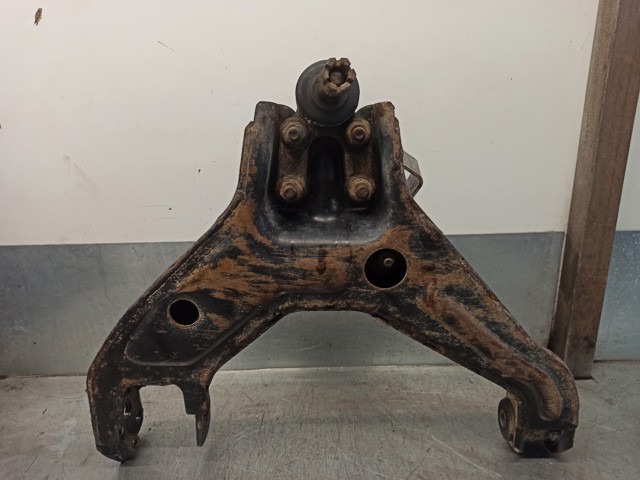 Braço oscilante inferior esquerdo de suspensão dianteira 4450105005 SSANG YONG