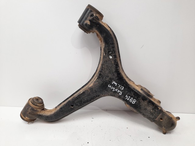 Braço oscilante inferior esquerdo de suspensão dianteira 4450109002 SSANG YONG
