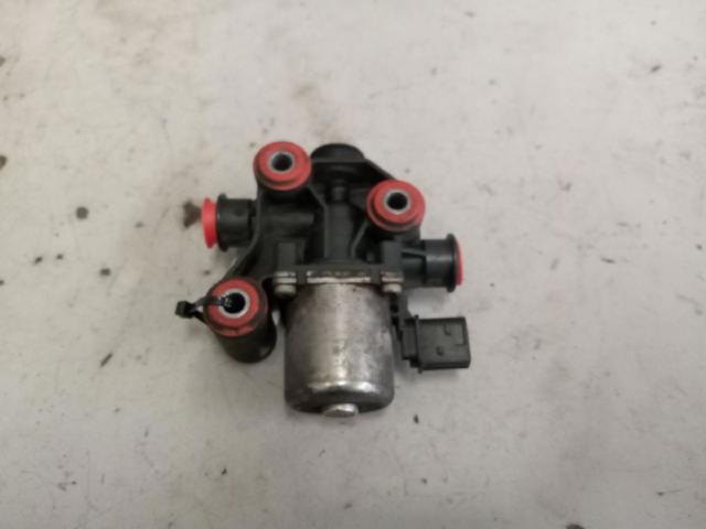 Válvula de regulação do fluido de esfriamento 4460913080 IVECO