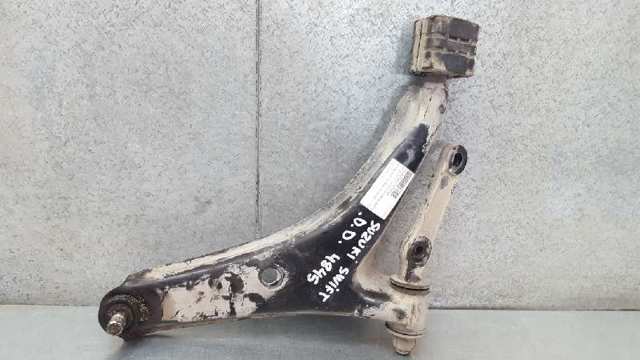 Braço oscilante inferior direito de suspensão dianteira 4520060812000 SUZUKI