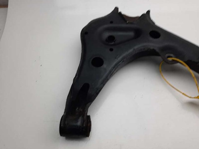 Braço oscilante inferior direito de suspensão dianteira 4520167D01000 SUZUKI