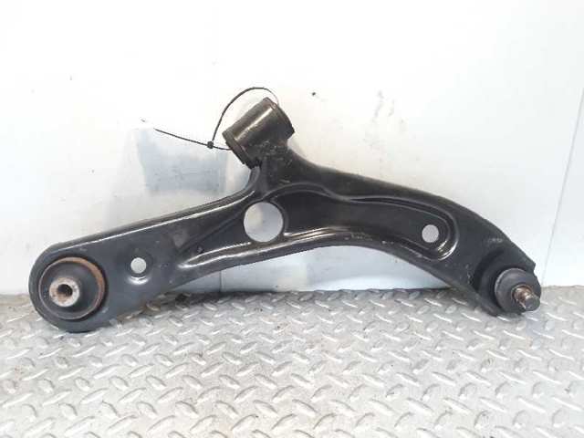 Braço oscilante inferior direito de suspensão dianteira 4520172K00 SUZUKI