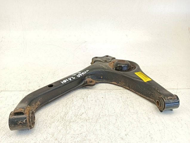 Braço oscilante inferior direito de suspensão dianteira 4520185C00 SUZUKI
