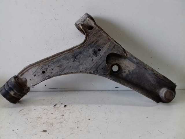 Braço oscilante inferior esquerdo de suspensão dianteira 4520260E01000 SUZUKI
