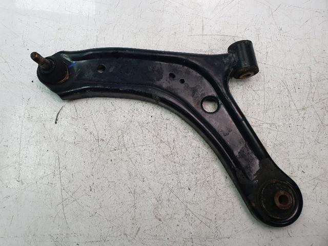 Braço oscilante inferior esquerdo de suspensão dianteira 4520261M00000 SUZUKI