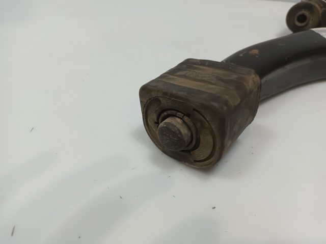Braço oscilante inferior esquerdo de suspensão dianteira 4520263G01000 SUZUKI