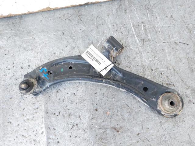 Braço oscilante inferior esquerdo de suspensão dianteira 4520268L00000 SUZUKI