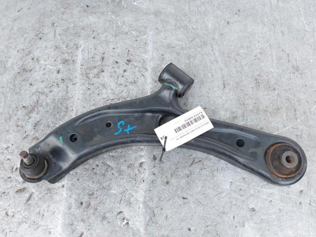Braço oscilante inferior esquerdo de suspensão dianteira 4520268L10000 SUZUKI