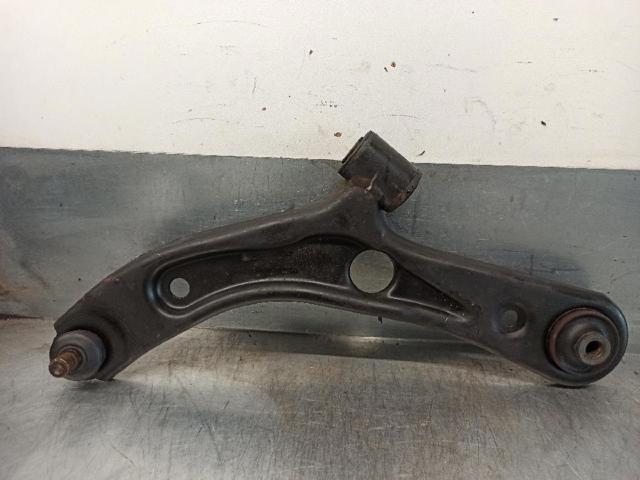Braço oscilante inferior esquerdo de suspensão dianteira 4520272K00 SUZUKI