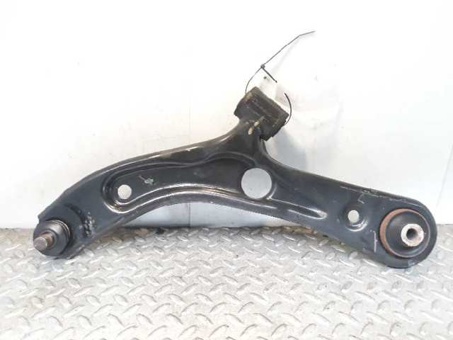 Braço oscilante inferior esquerdo de suspensão dianteira 4520272K00 SUZUKI