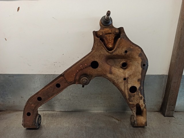 Braço oscilante inferior esquerdo de suspensão dianteira 4520285C00 SUZUKI