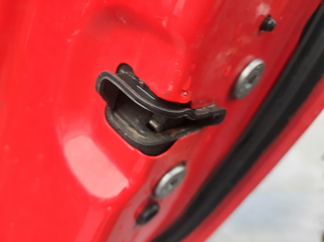 Fecho da porta dianteira direita 45387095 PEUGEOT