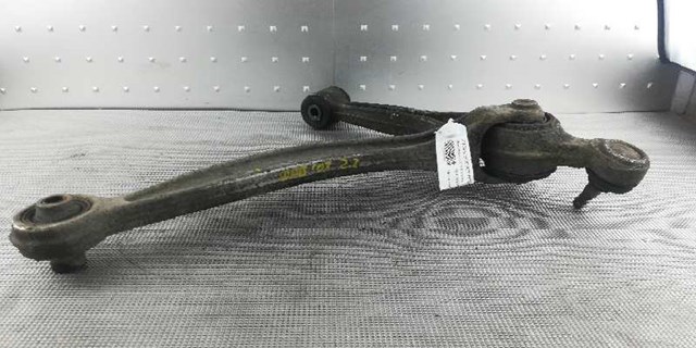 Braço oscilante inferior esquerdo de suspensão dianteira 4543450 GM