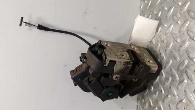 Fecho da porta traseira direita 4547200035 MERCEDES