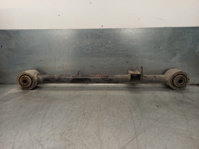Braço oscilante (tração) longitudinal inferior direito de suspensão traseira 4550205201 SSANG YONG