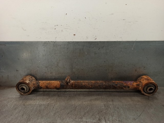 Braço oscilante (tração) longitudinal superior esquerdo de suspensão traseira 4632085C00 SUZUKI