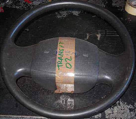 Volante 4668777 FORD