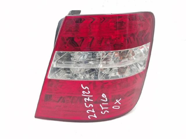Lanterna traseira direita 46758985 FIAT