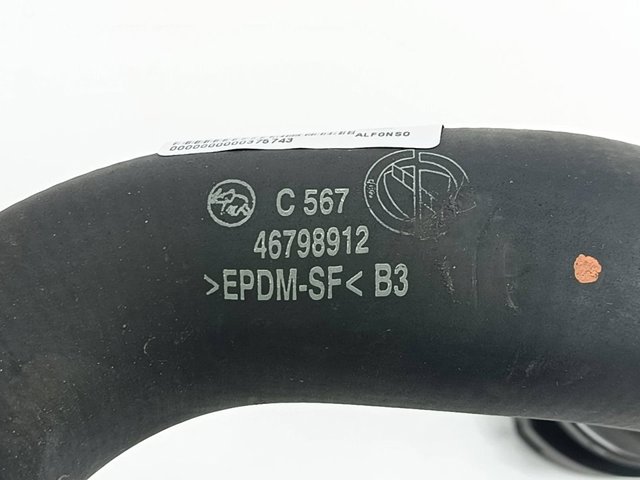 Mangueira (cano derivado) inferior do radiador de esfriamento 46798912 FIAT
