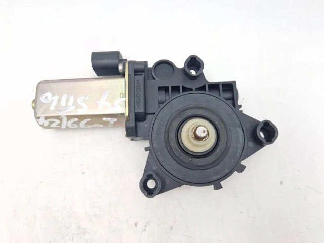 Motor de acionamento de vidro da porta dianteira esquerda 46831640 FIAT