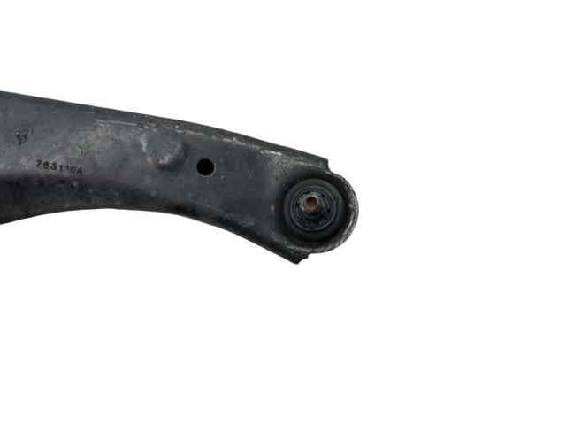 Braço oscilante inferior direito de suspensão dianteira 4766910AG CHRYSLER