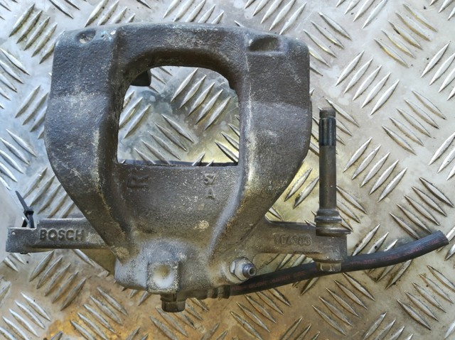 Suporte do freio dianteiro direito 4773002360 TOYOTA