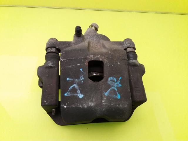 Suporte do freio dianteiro direito 4773042040 TOYOTA